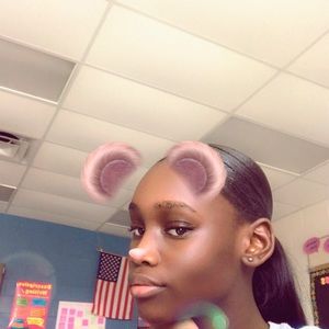 Meet your Posher, Tya